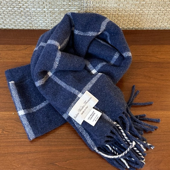 🌟HP🌟NWOT Navy Blue Window Pane Recycled Cashmere Scarf Italian Woolen Treasures - Picture 6 of 7